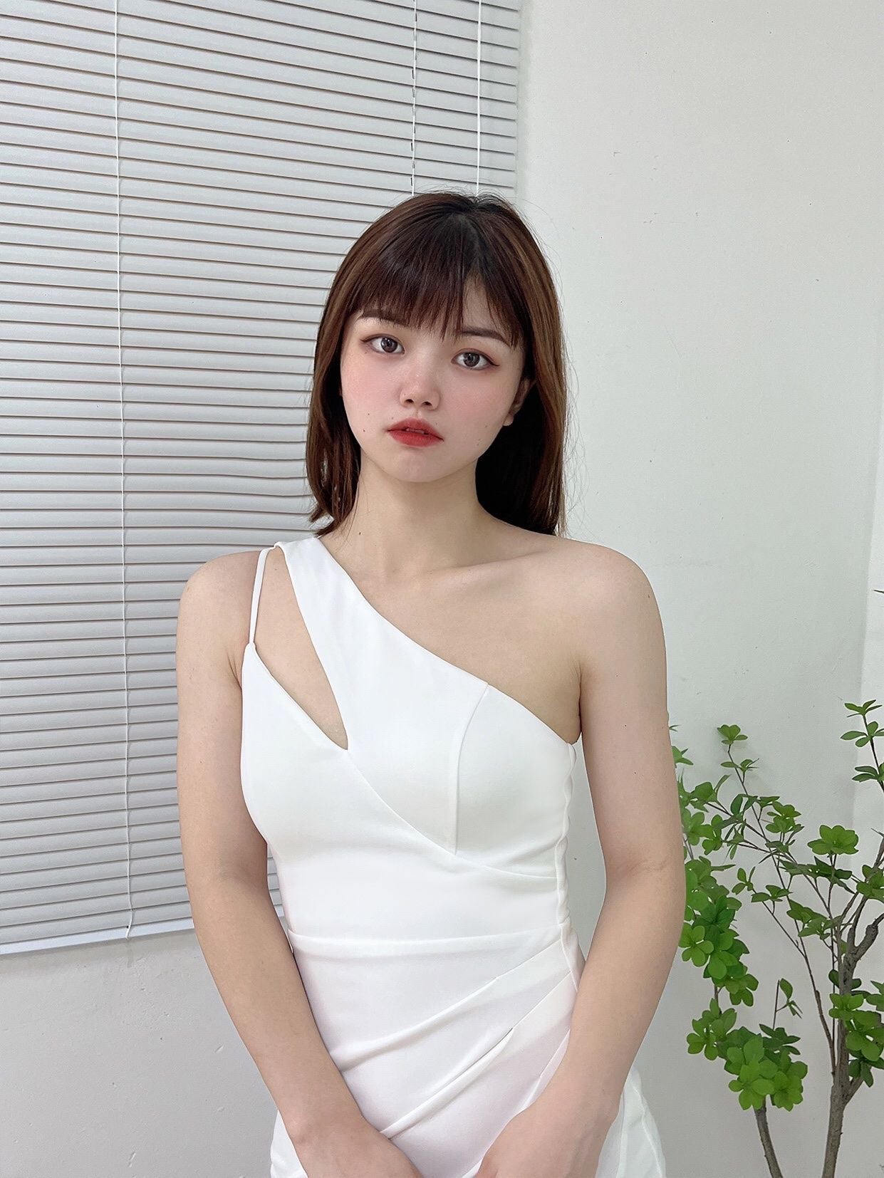 White Evening Dress for Women 2024 New Banquet Temperament High-End Ladies Host High Sense Sexy Fishtail One Shoulder