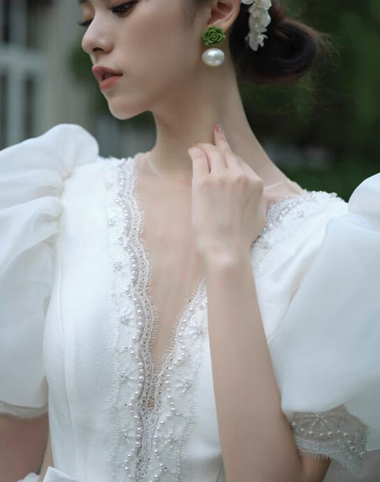 Satin main wedding dress 2022 new bride temperament French retro small simple drag exhaust quality bubble sleeve