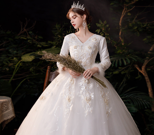 Wedding dress evening dress bride gets married with flat V collar