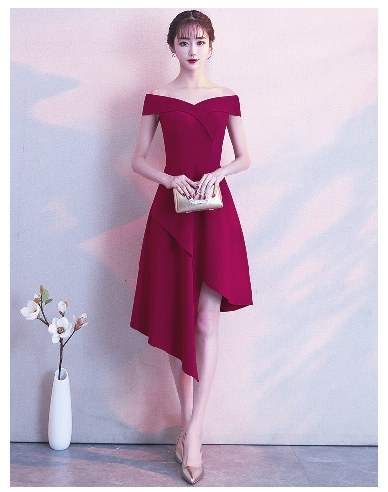 White Little Dress 2024 New Off-Shoulder Mid-Length Elegant Fashion Slim Fit Host Party Gathering Annual Meeting