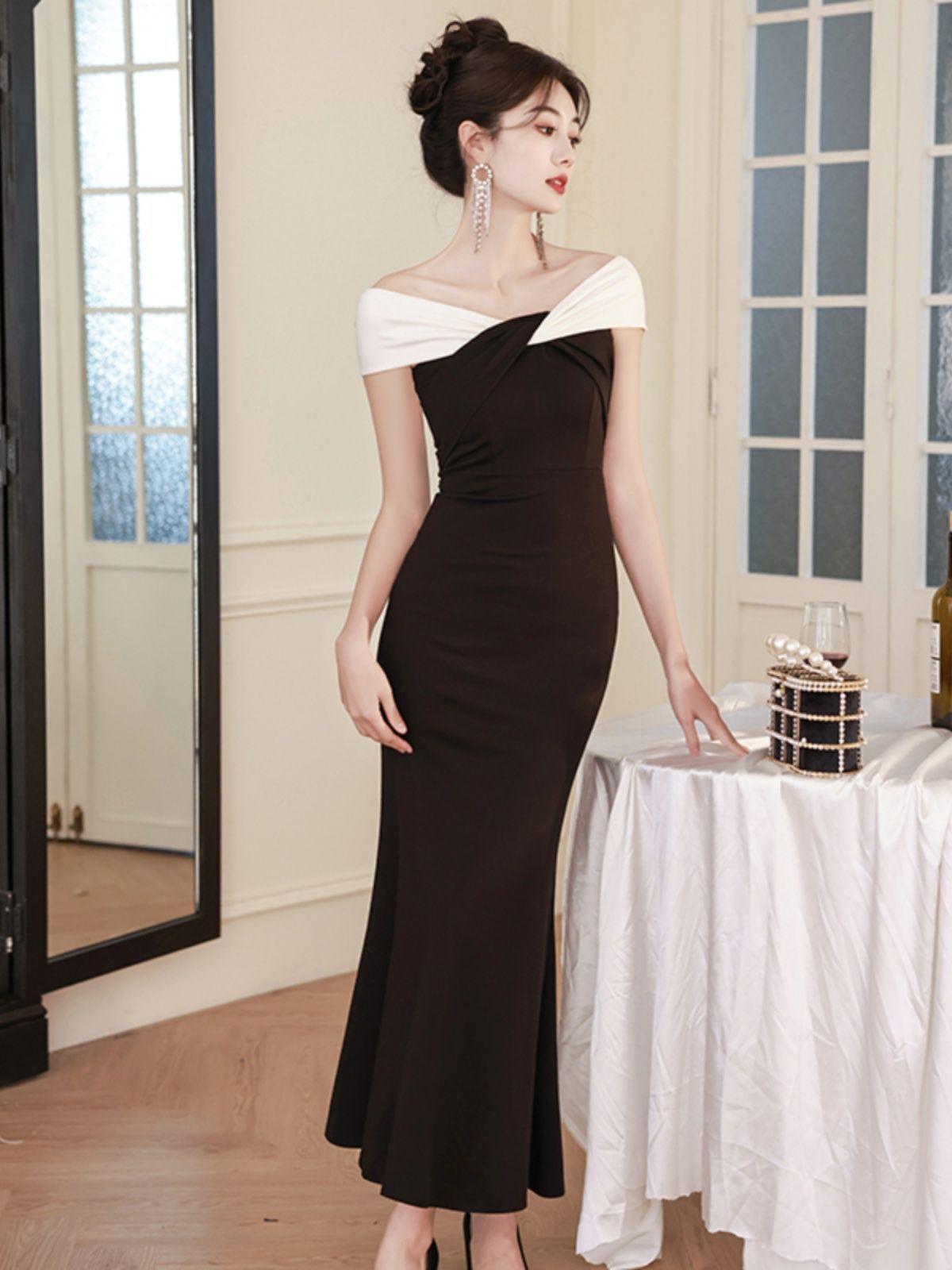 Evening Dress Female Host black and white  Banquet Dress Color Matching Fishtail Dress H90030