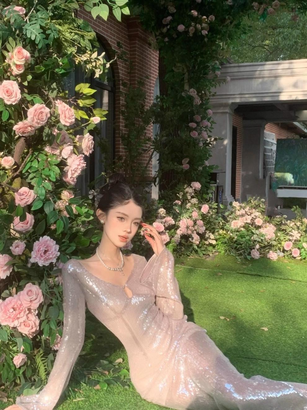 European and American Style Hollow Design Sense Sequins Dress 2024 Spring and Autumn New High Sense Niche Socialite French Sexy