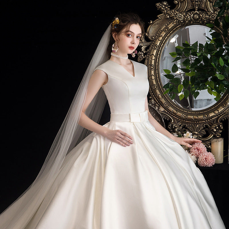 Wedding dress Satin main wedding dress 2020 new bride French Hepburn style show slender tail contracted V-neck large size women