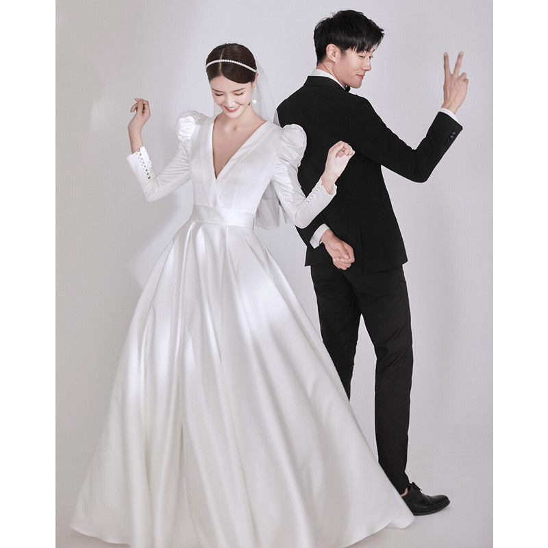 Light wedding satin French Hepburn style simple long sleeve ground 2021 new romantic bride wedding out yarn