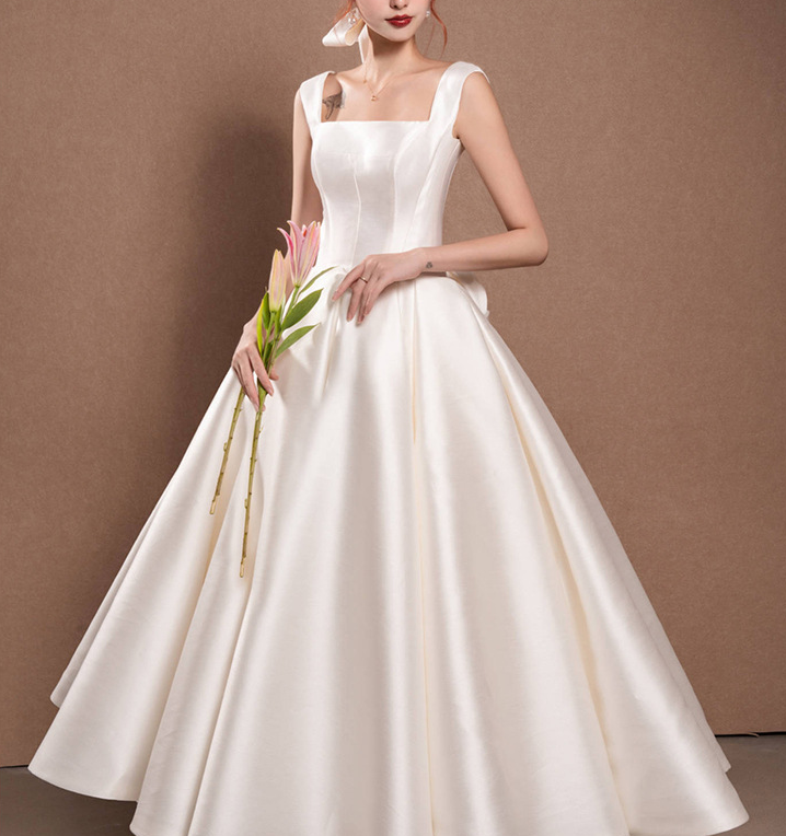 Light Wedding Dress 2022 New Everyday simple black tie dress Hepburn strap-out satin light wedding dress