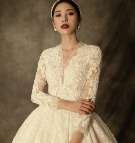 French long-sleeve wedding dress princess 2022 new bride wedding big tail palace wind main yarn wedding dress fall