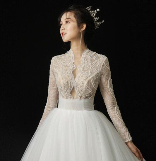 Wedding dress bridal veil lace dress long sleeve lace with a tail Internet star Douyin French light wedding dress sen is Hepburn vintage