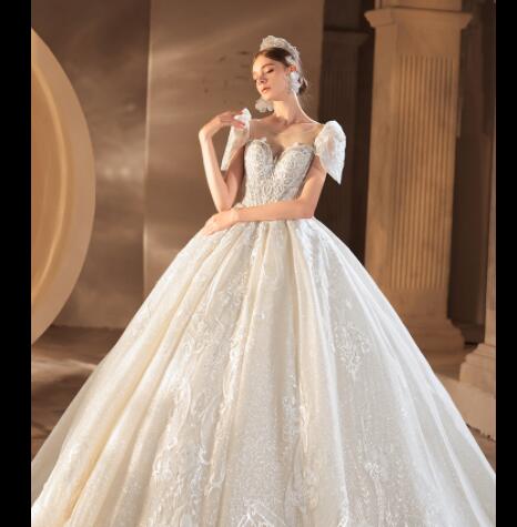 Wedding dress 2022 new summer French palace wind drag tail luxury senior temperament show thin