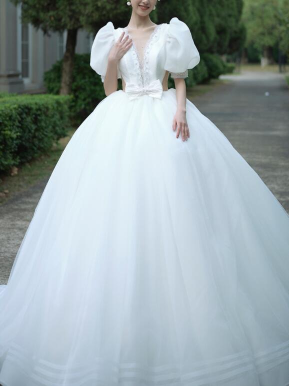 Satin main wedding dress 2022 new bride temperament French retro small simple drag exhaust quality bubble sleeve