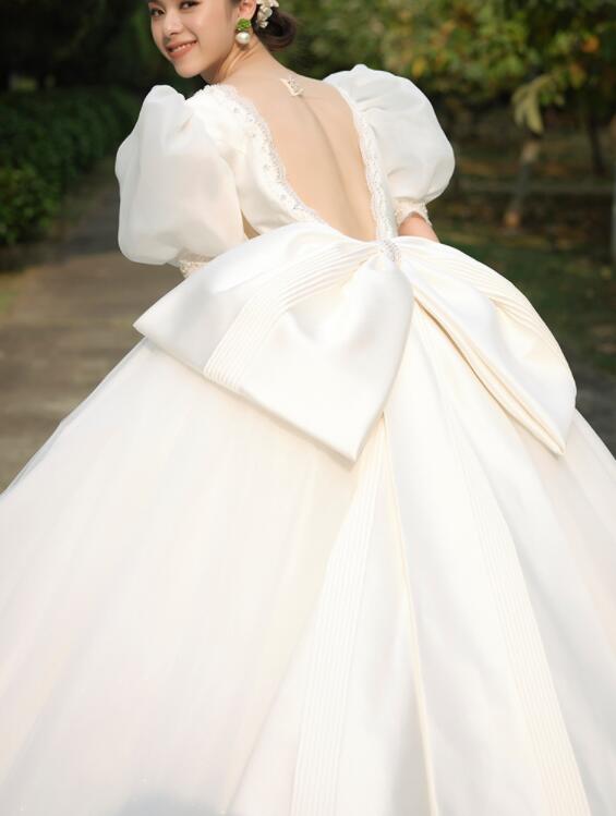 Satin main wedding dress 2022 new bride temperament French retro small simple drag exhaust quality bubble sleeve