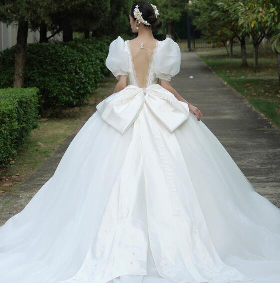 Satin main wedding dress 2022 new bride temperament French retro small simple drag exhaust quality bubble sleeve