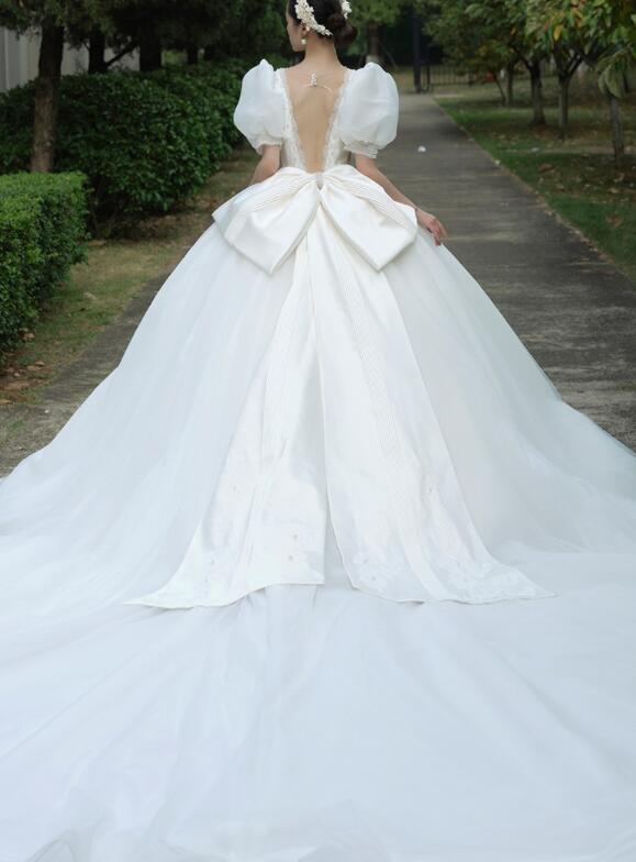 Satin main wedding dress 2022 new bride temperament French retro small simple drag exhaust quality bubble sleeve