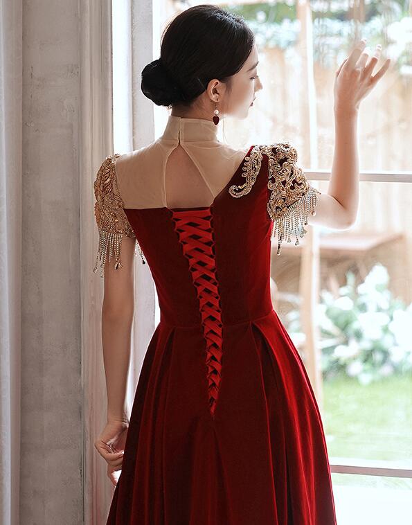 Chinese style cheongsam dress wedding dress wine red dress toasting dress Bride 2022 New Hepburn style red Heavy Industry engagement dress Bride toast dinner