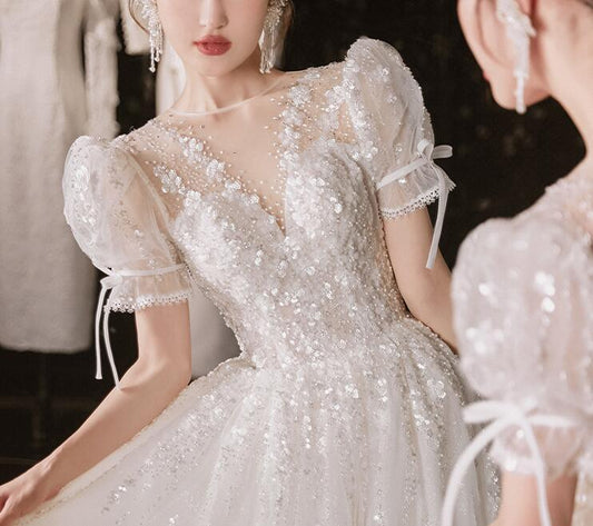 Shinning wedding dress French light wedding dress lace dress fashion new brides drag exhaust quality simple out of the main yarn small slimmer dress spring