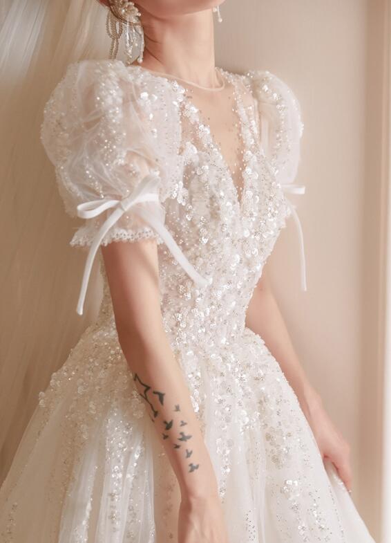 Shinning wedding dress French light wedding dress lace dress fashion new brides drag exhaust quality simple out of the main yarn small slimmer dress spring