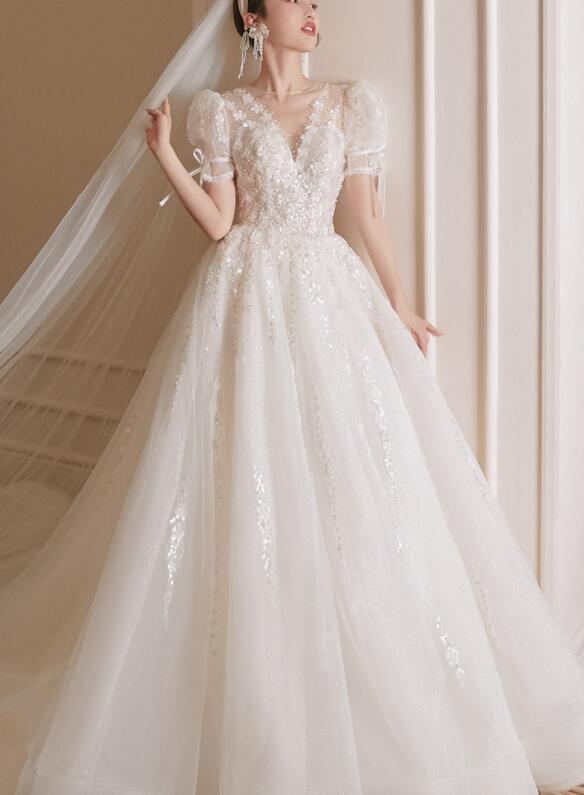 Shinning wedding dress French light wedding dress lace dress fashion new brides drag exhaust quality simple out of the main yarn small slimmer dress spring