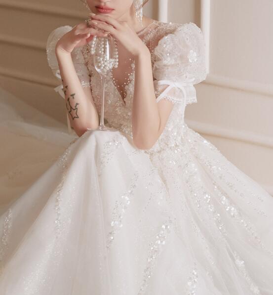 Shinning wedding dress French light wedding dress lace dress fashion new brides drag exhaust quality simple out of the main yarn small slimmer dress spring