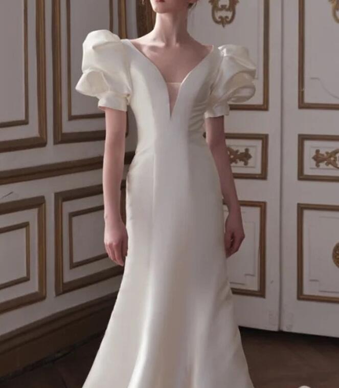 White dress for dinner gown formal dress wedding dress 2022 spring new temperament bride satin simple atmosphere fish tail French show skinny retro tail