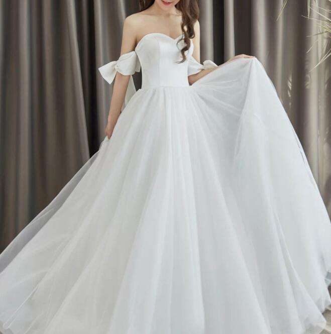 Light wedding dress 2022 new strapless simple satin slim temperament brides get married sen brigade pat light wedding dress