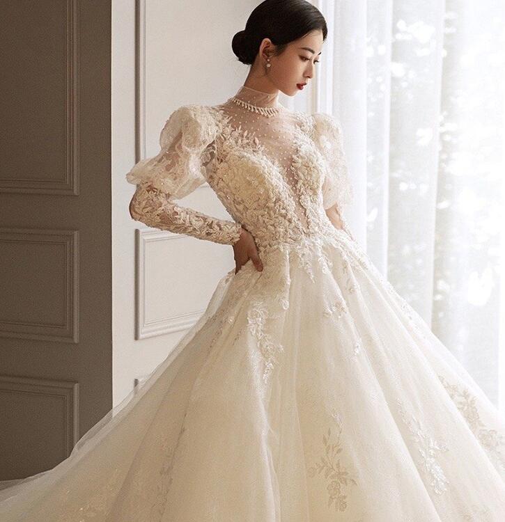 princess dress wedding dress lace Vintage French wedding dress 2022 new bride temperament heavy palace wind wedding dress long sleeves spring