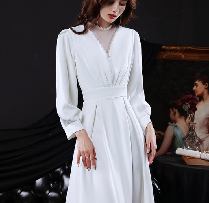 White evening dress 2022 new spring long sleeve annual meeting host French dress temperament can wear at ordinary times