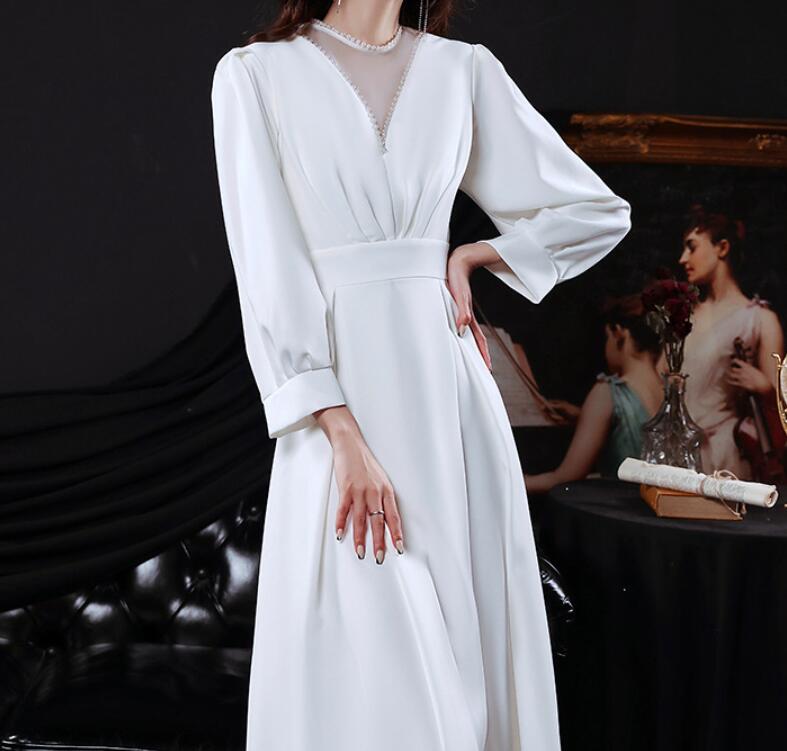 White evening dress 2022 new spring long sleeve annual meeting host French dress temperament can wear at ordinary times