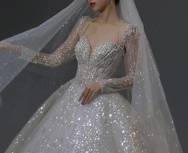 Light wedding dress 2022 new bride main yarn French style long sleeves court wind big tail heavy industry