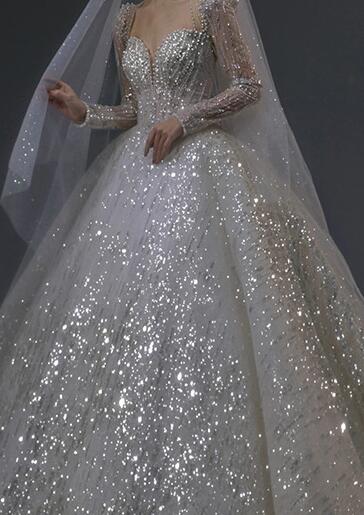 Light wedding dress 2022 new bride main yarn French style long sleeves court wind big tail heavy industry