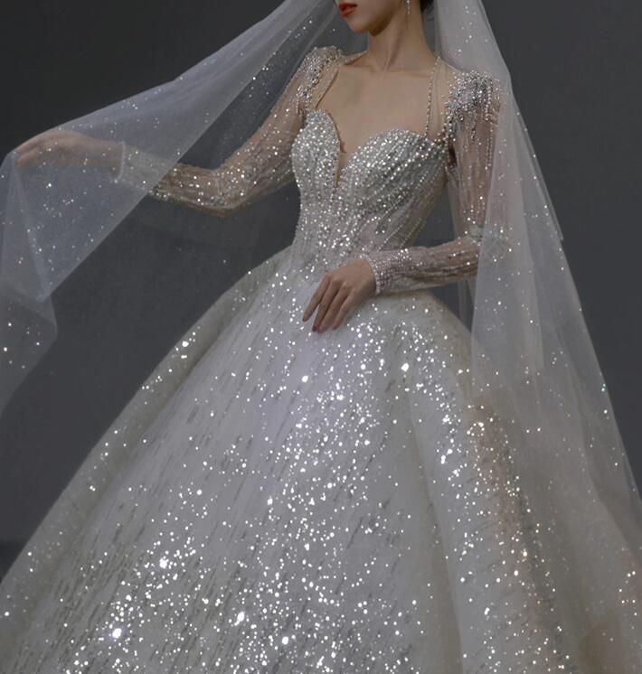 Light wedding dress 2022 new bride main yarn French style long sleeves court wind big tail heavy industry