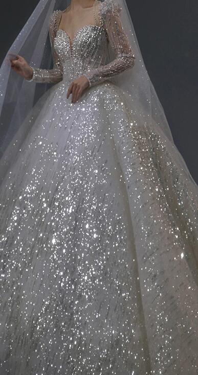 Light wedding dress 2022 new bride main yarn French style long sleeves court wind big tail heavy industry