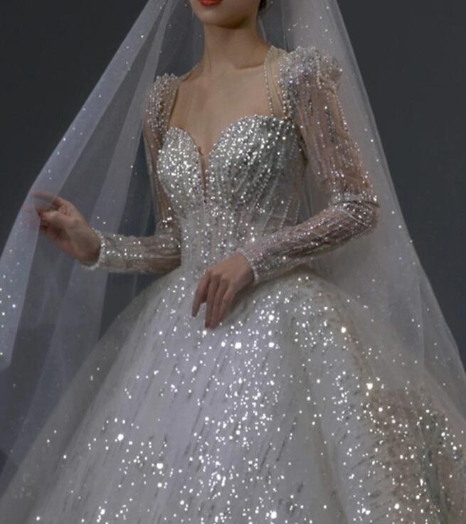 Light wedding dress 2022 new bride main yarn French style long sleeves court wind big tail heavy industry