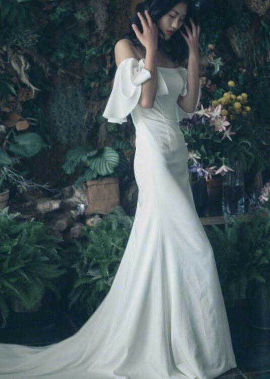 Light wedding dress 2022 New simple one word shoulder sen bridal fishtail French Hepburn travel shoot out gauze