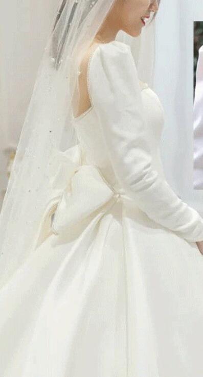 French satin light wedding dress 2022 New main wedding dress big tail cover thick arms long sleeves spring out yarn