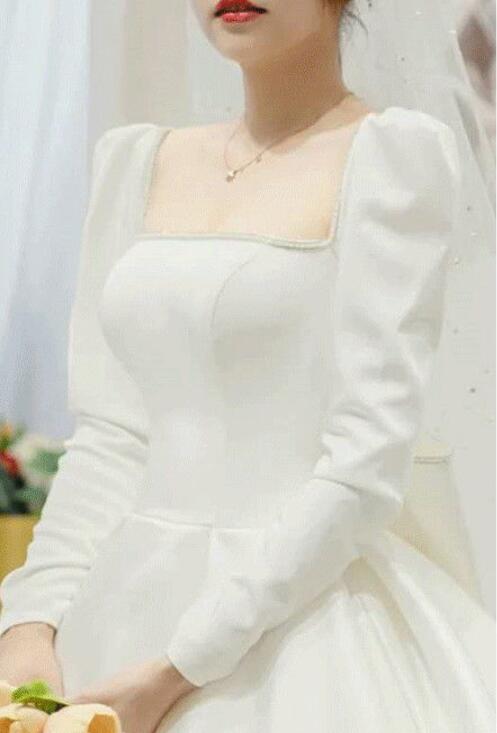 French satin light wedding dress 2022 New main wedding dress big tail cover thick arms long sleeves spring out yarn