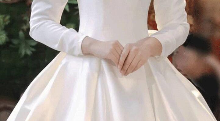 French satin light wedding dress 2022 New main wedding dress big tail cover thick arms long sleeves spring out yarn