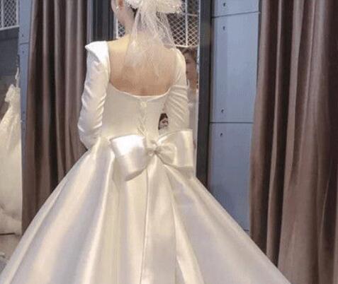 French satin light wedding dress 2022 New main wedding dress big tail cover thick arms long sleeves spring out yarn