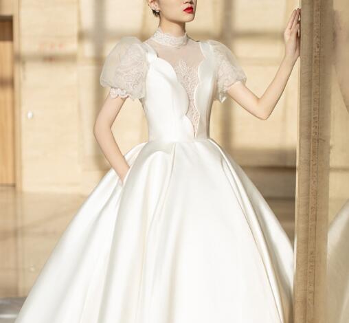 Wedding dress 2022 new satin bride small v-neck temperament French drag out studio wedding dress