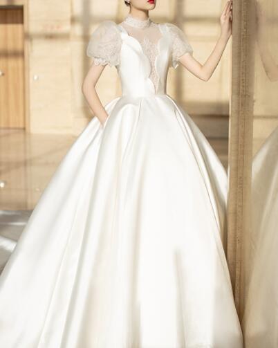 Wedding dress 2022 new satin bride small v-neck temperament French drag out studio wedding dress