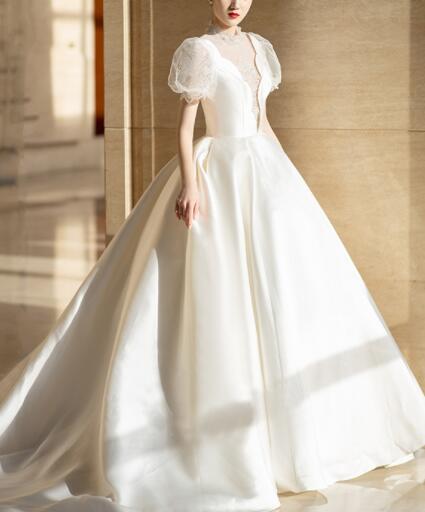 Wedding dress 2022 new satin bride small v-neck temperament French drag out studio wedding dress