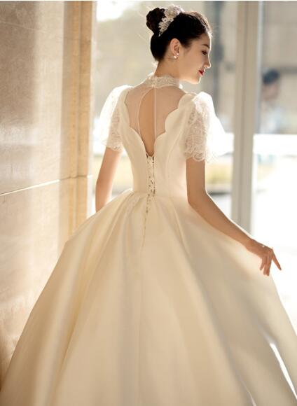 Wedding dress 2022 new satin bride small v-neck temperament French drag out studio wedding dress