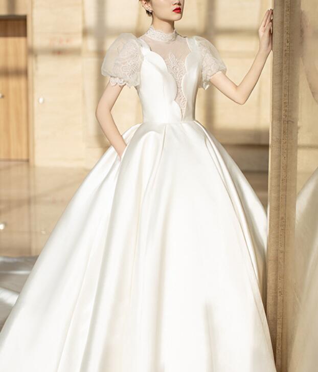 Wedding dress 2022 new satin bride small v-neck temperament French drag out studio wedding dress