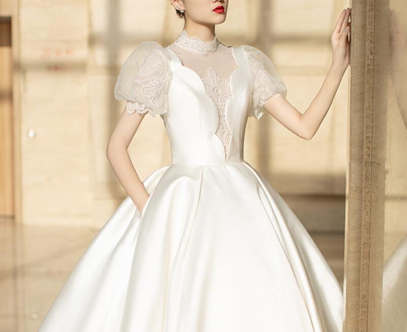 Wedding dress 2022 new satin bride small v-neck temperament French drag out studio wedding dress