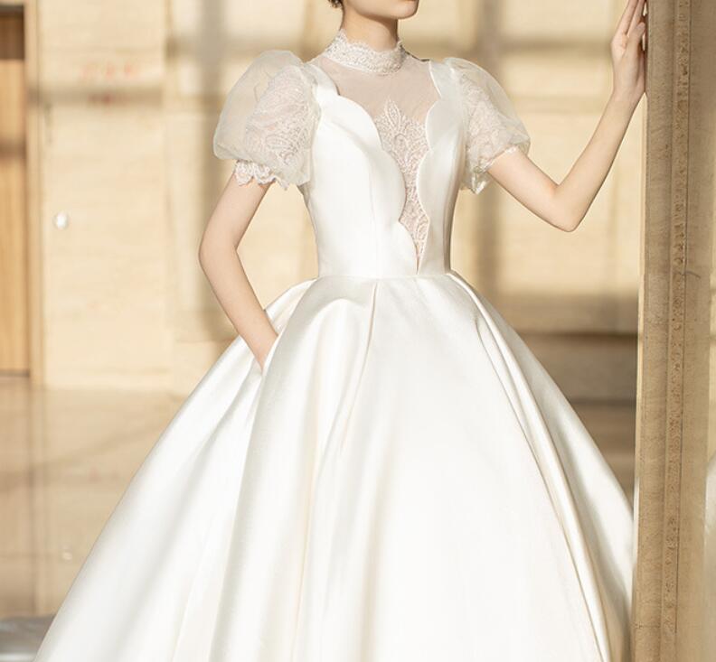 Wedding dress 2022 new satin bride small v-neck temperament French drag out studio wedding dress