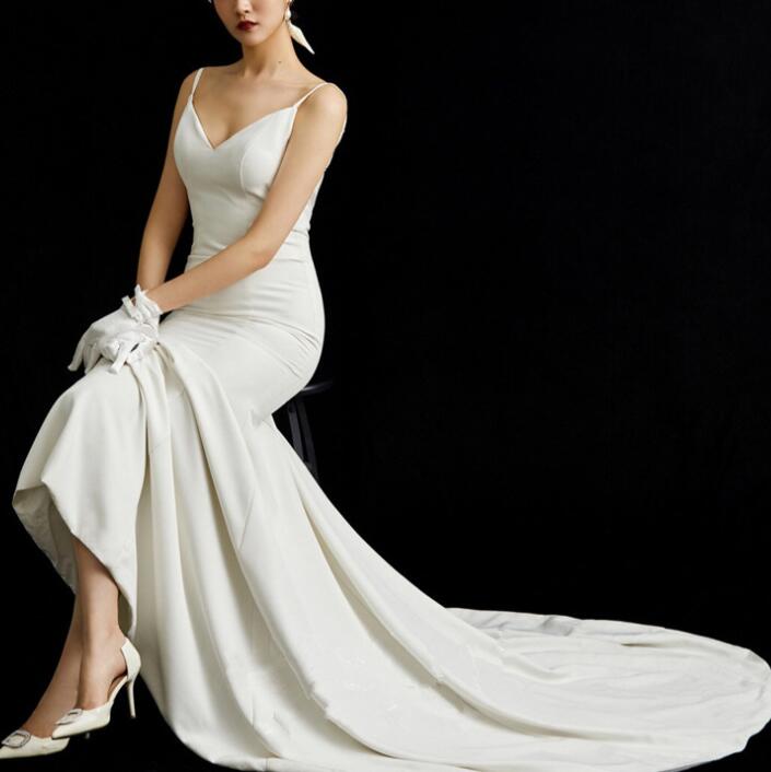 Light wedding dress with halter belt showing slim fish tail simple Hepburn travel photo lightweight 2022 bride's new welcome white dress     C