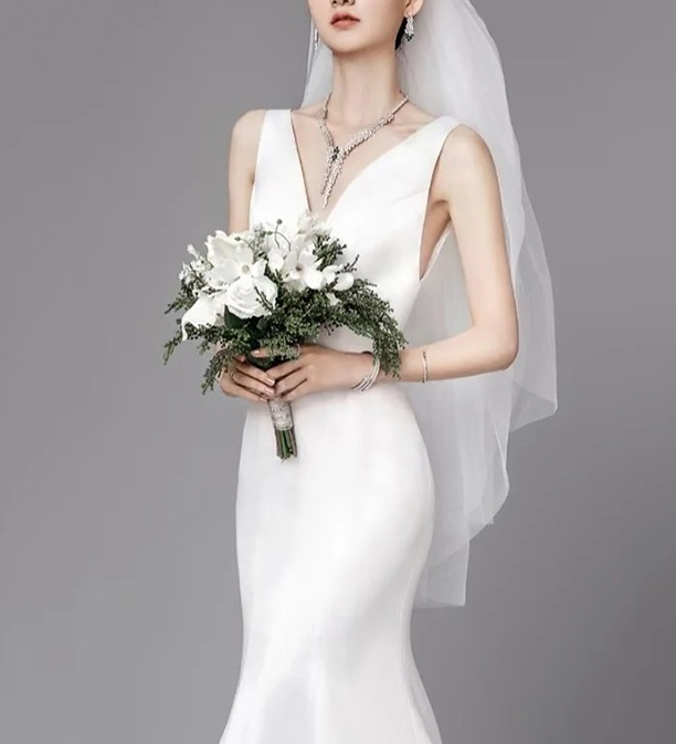 wedding dress bridal veil eveing dress satin dress V-neck satin Light wedding dress 2022 New bride quality Sen Super fairy out gauze French dream dress slimming