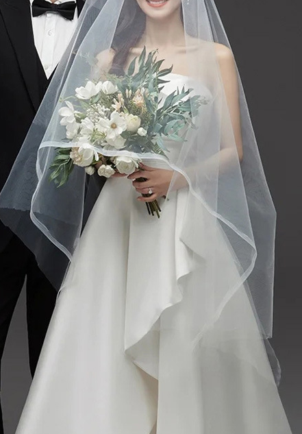 French satin wedding dress 2022 new bride wedding small Hepburn white out yarn light daily wear winter