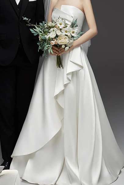 French satin wedding dress 2022 new bride wedding small Hepburn white out yarn light daily wear winter