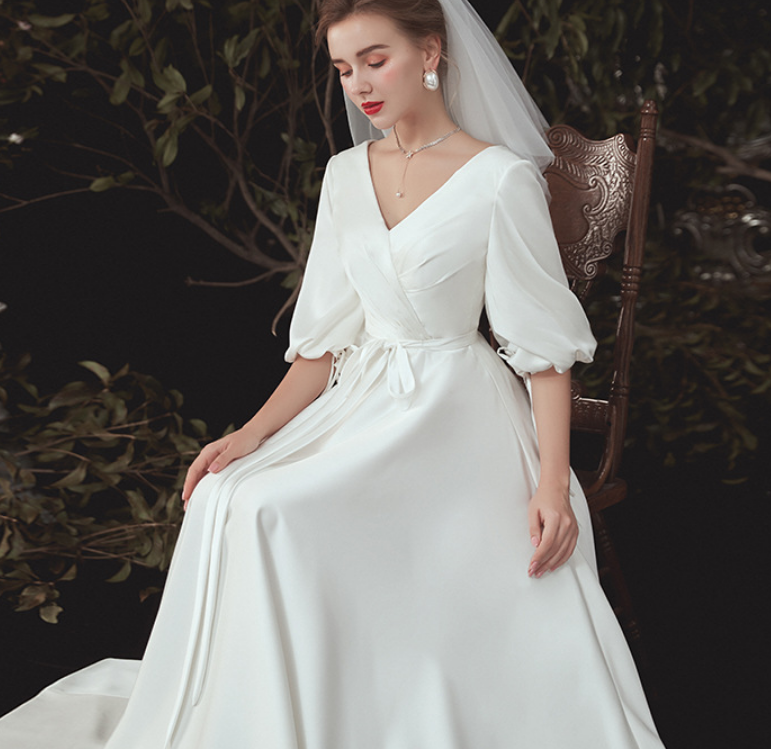 Wedding dress 2022 The new bridal gown is super fairy dream simple long sleeve satin cover arm tail