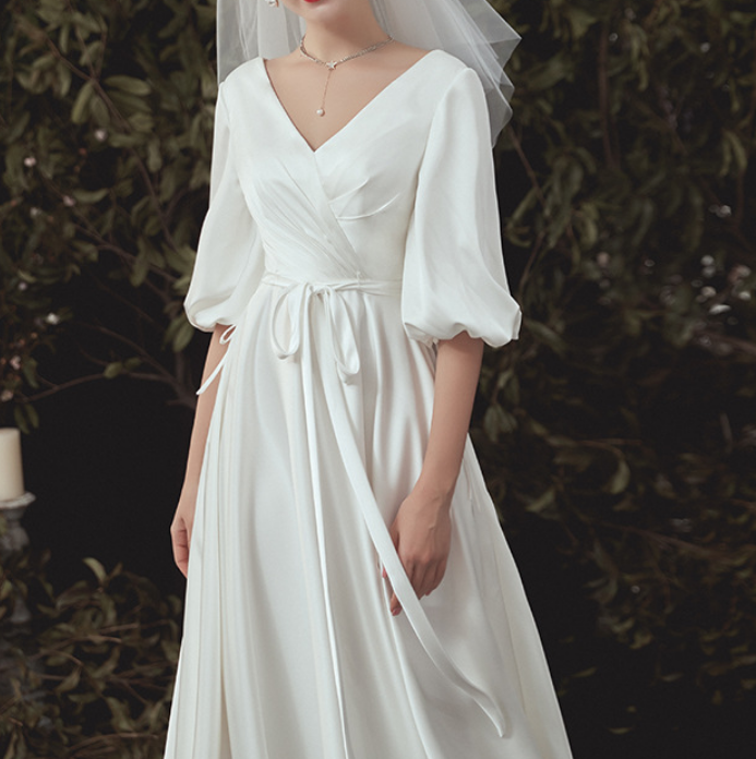 Wedding dress 2022 The new bridal gown is super fairy dream simple long sleeve satin cover arm tail