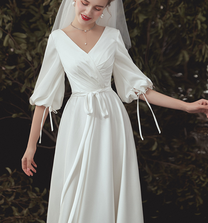 Wedding dress 2022 The new bridal gown is super fairy dream simple long sleeve satin cover arm tail